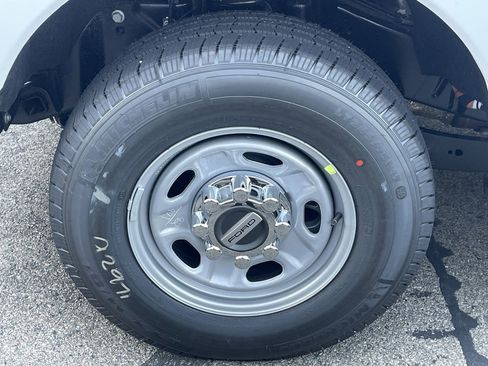 New 2026 Ford F250 XL w/ XL Chrome Package image 10