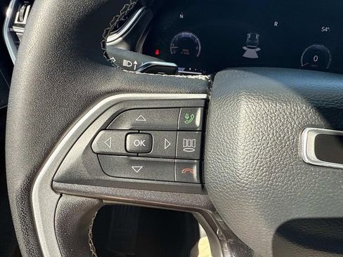 Used 2023 Jeep Grand Cherokee Altitude AWD/4WD image 36