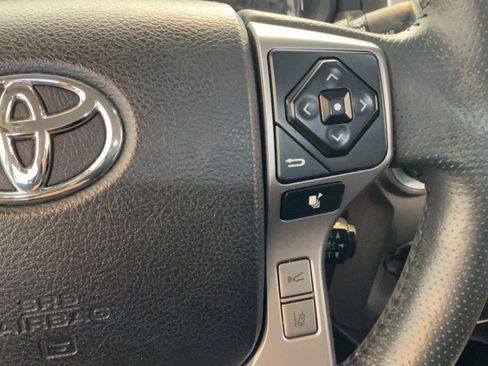Used 2020 Toyota 4Runner SR5 AWD/4WD image 19