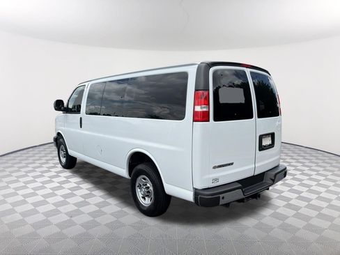 Used 2022 Chevrolet Express 2500 LT RWD image 7