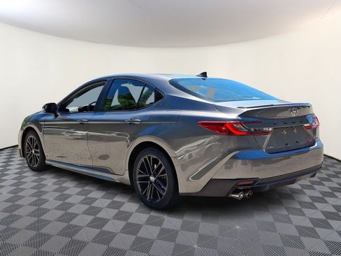 Used 2025 Toyota Camry SE FWD image 4