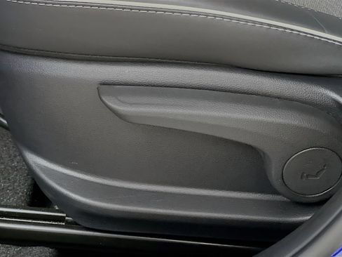 Used 2024 Hyundai Venue Limited image 16