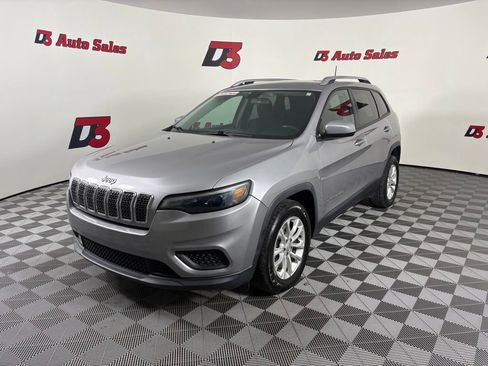 Used 2020 Jeep Cherokee Latitude FWD image 2