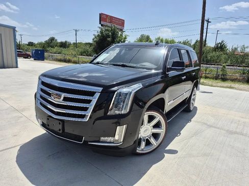 Used 2018 Cadillac Escalade Luxury RWD image 1