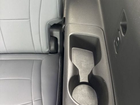 Used 2023 Buick Enclave Essence image 28