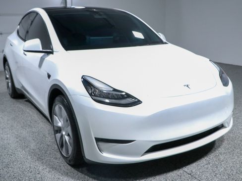 Used 2023 Tesla Model Y Long Range AWD/4WD image 5
