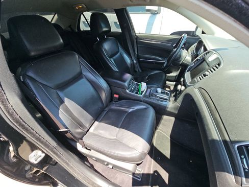 Used 2018 Chrysler 300 Touring L RWD image 13
