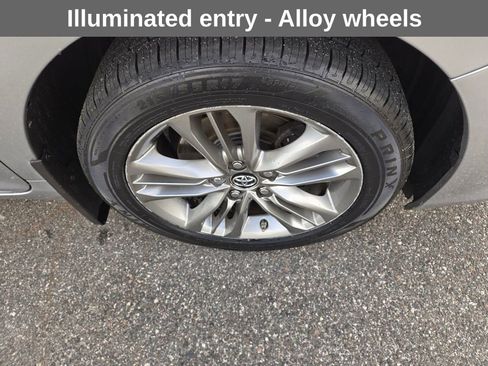 Used 2015 Toyota Camry SE image 11
