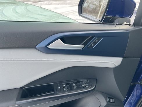 Used 2024 Volkswagen Taos SE image 9