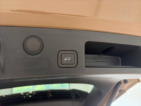 New 2027 Chevrolet Equinox LT w/ Convenience Package II FWD image 15