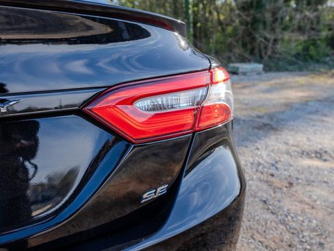 Used 2020 Toyota Camry SE image 11