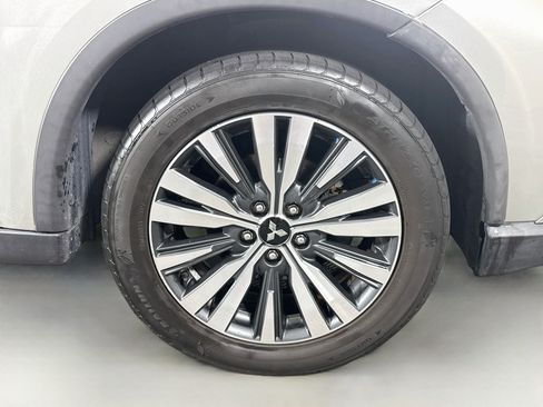 Used 2020 Mitsubishi Outlander LE FWD image 32