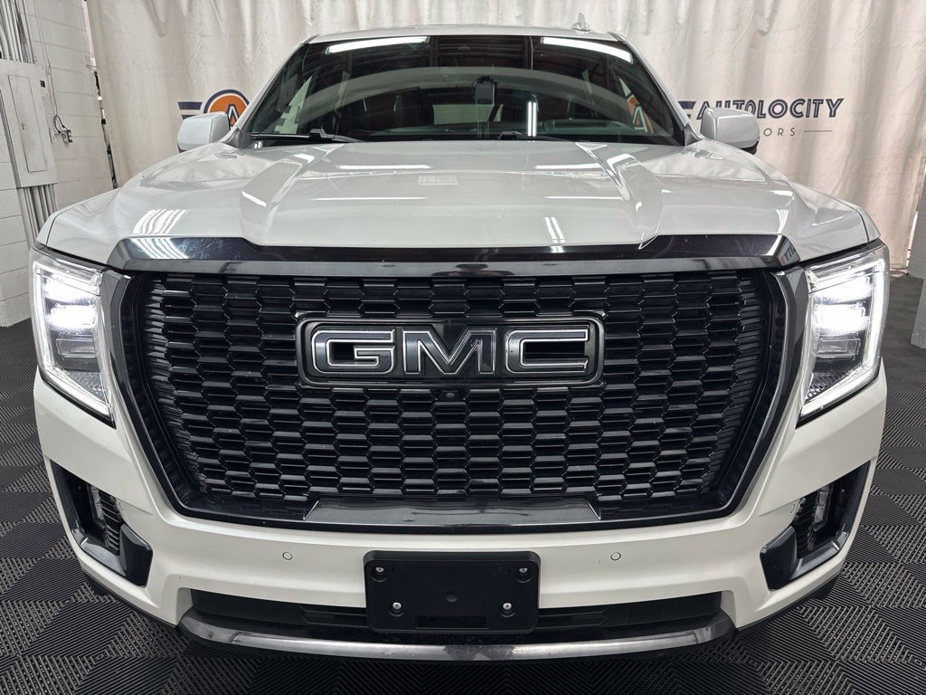 Used 2023 GMC Yukon XL Denali Ultimate AWD/4WD image 3