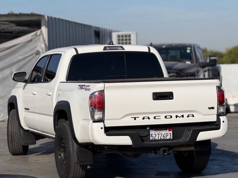 Used 2022 Toyota Tacoma TRD Off-Road w/ Technology Package RWD image 2
