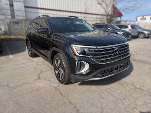 Used 2024 Volkswagen Atlas SE image 1