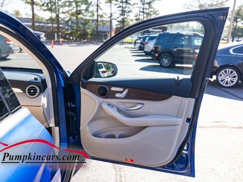 Used 2022 Mercedes-Benz GLC 300 4MATIC w/ Premium Package Lite image 14