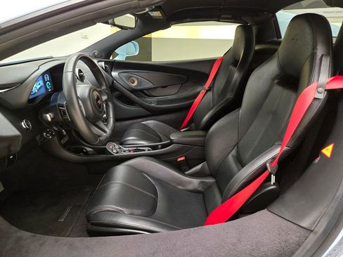 Used 2018 McLaren 570S Spider image 17