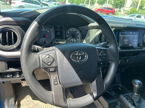 Used 2018 Toyota Tacoma TRD Off-Road w/ Technology Package AWD/4WD image 20