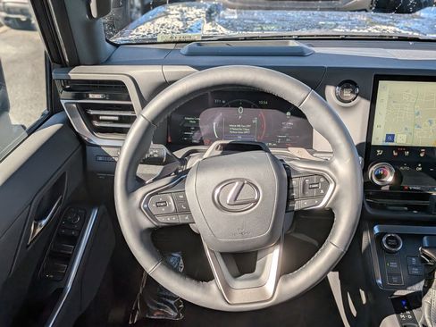 Used 2024 Lexus GX 550 w/ Accessory Package (2T) image 20