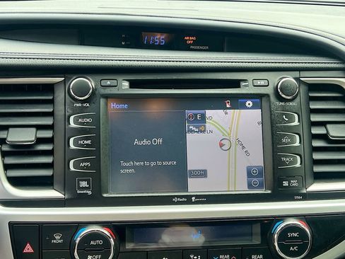 Used 2015 Toyota Highlander Limited image 9