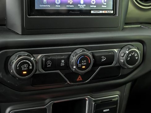 Used 2018 Jeep Wrangler Unlimited Sport AWD/4WD image 24