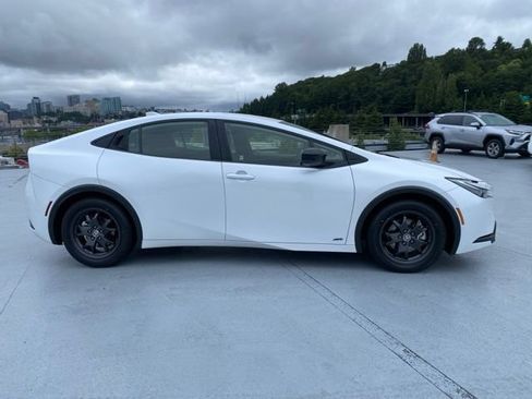 Certified 2023 Toyota Prius LE AWD/4WD image 3