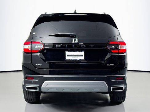 Used 2023 Honda Pilot Elite image 3