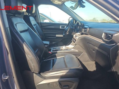Used 2021 Ford Explorer XLT w/ Equipment Group 202A image 12