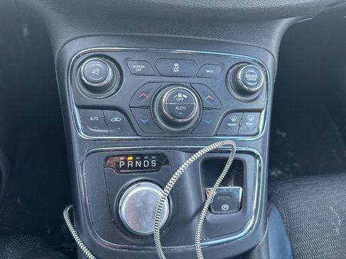 Used 2015 Chrysler 200 S w/ Comfort Group image 9
