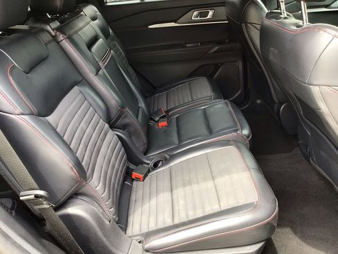 Used 2025 Ford Explorer ST-Line w/ ST-Line Street Pack AWD/4WD image 28