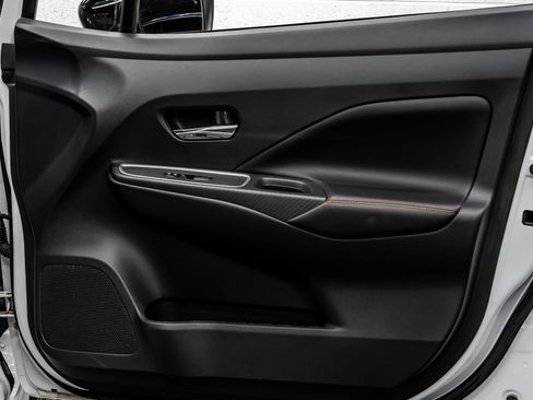 Used 2025 Nissan Versa SR w/ Trunk Package image 19