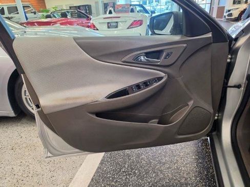 Used 2021 Chevrolet Malibu LS FWD image 31
