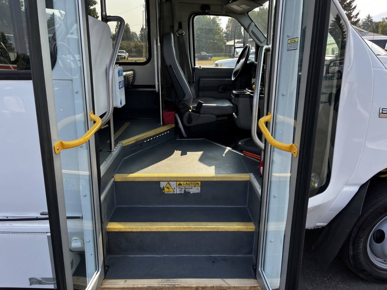 Used 2016 Ford E-450 and Econoline 450 Super Duty w/ Shuttle Bus Prep Package RWD image 13