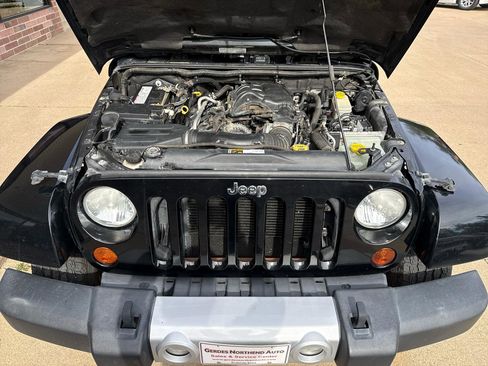 Used 2013 Jeep Wrangler Unlimited Sahara AWD/4WD image 30