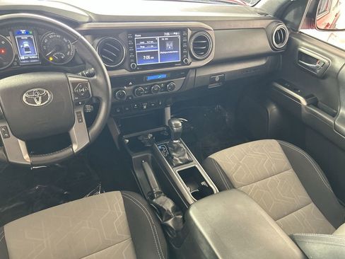Used 2022 Toyota Tacoma TRD Off-Road w/ Technology Package AWD/4WD image 22