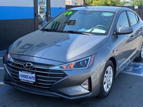 Used 2019 Hyundai Elantra SE FWD image 2
