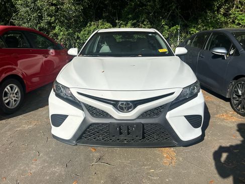 Used 2018 Toyota Camry SE w/ Protection Package (Q2) FWD image 2