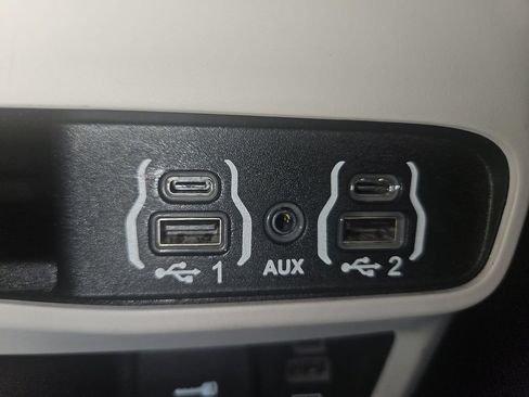 Used 2022 Chrysler Pacifica Touring-L FWD image 38
