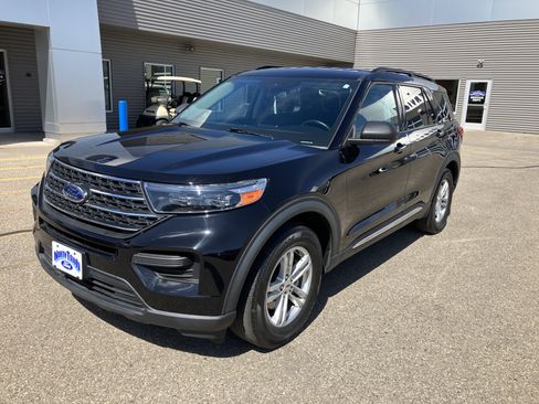Used 2022 Ford Explorer XLT RWD image 2