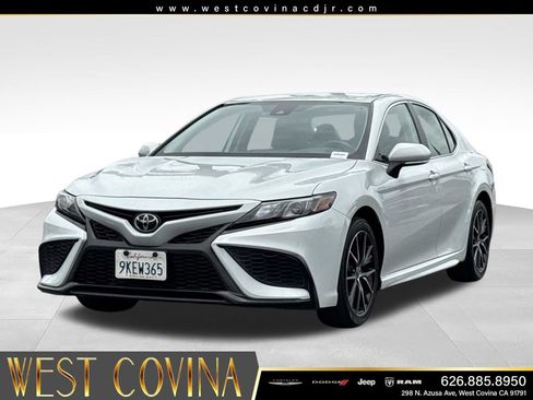 Used 2024 Toyota Camry SE FWD image 4