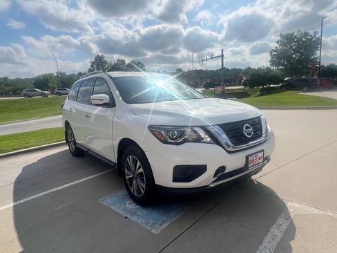 Used 2020 Nissan Pathfinder S FWD image 4