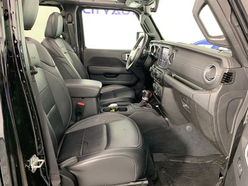 Used 2022 Jeep Wrangler Unlimited Sahara w/ Cold Weather Group AWD/4WD image 42