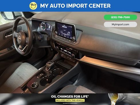 Used 2022 Nissan Rogue SV image 29