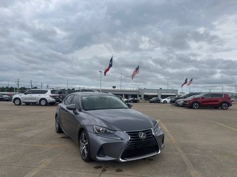 Used 2017 Lexus IS 200t w/ Premium Package RWD image 3