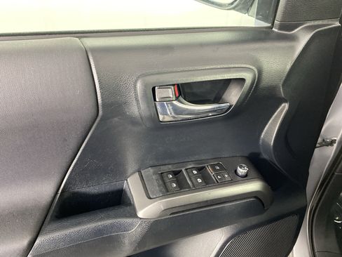Used 2016 Toyota Tacoma TRD Off-Road w/ Towing Package AWD/4WD image 13