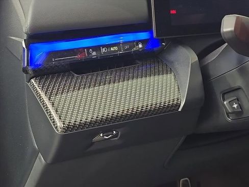 Used 2025 BMW M5 w/ Carbon Package image 17