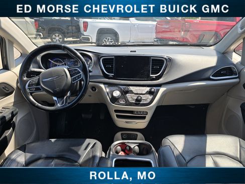 Used 2021 Chrysler Pacifica Touring-L FWD image 25