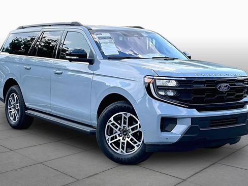 Used 2025 Ford Expedition Max Active RWD image 3