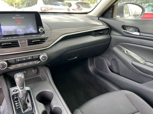 Used 2025 Nissan Altima 2.5 SV image 35
