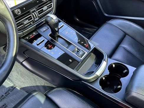 Used 2024 Porsche Macan image 18